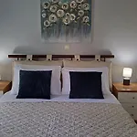 “Katerina\'S Guest House”